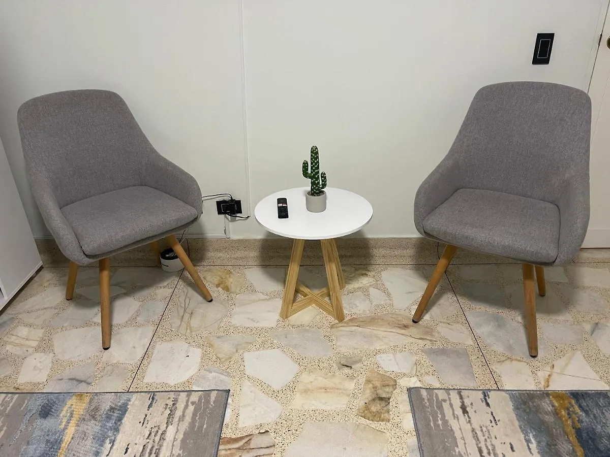 Suit Medellin Jacuzzi, Habitacion Privada Проживание в семье
